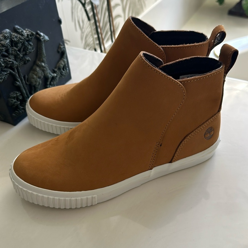 Brand new timberlands never worn and very comfy